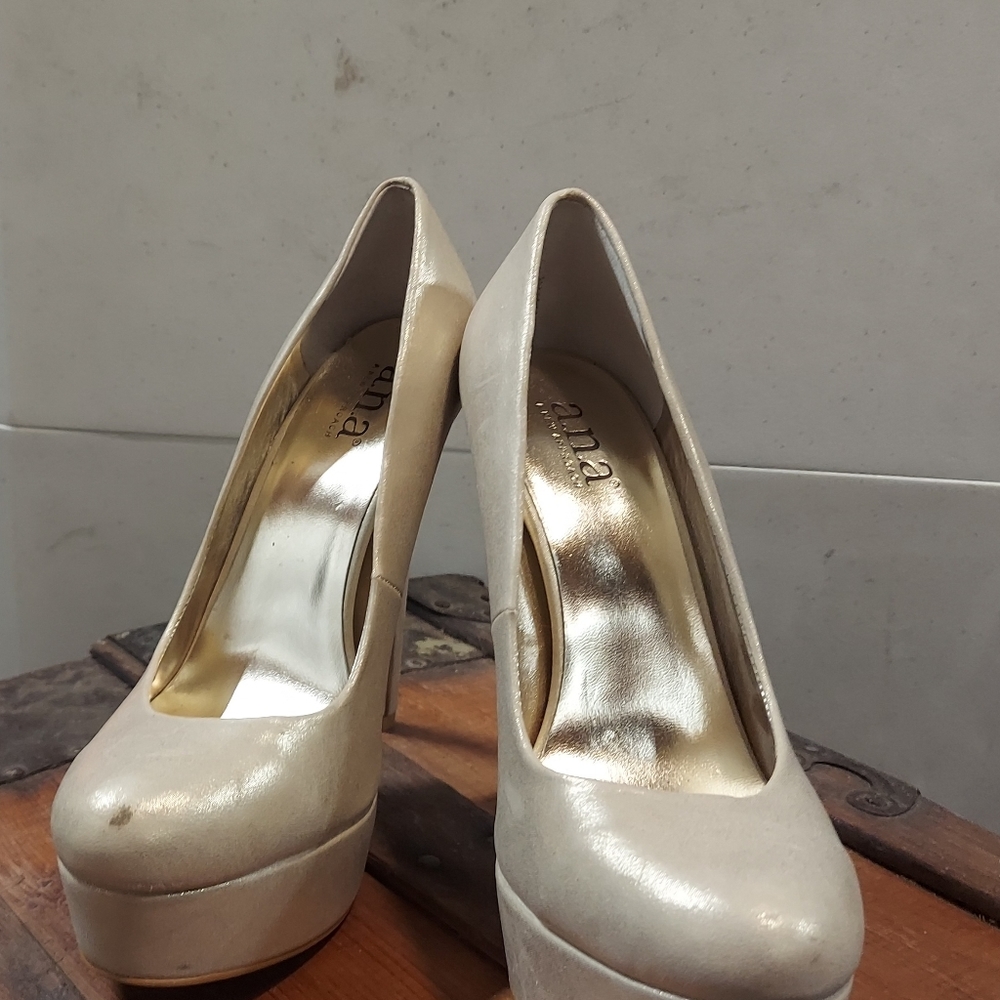Women's shoes